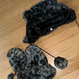 Leopard fuzzy hat and mitten set